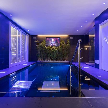 Luxury Villa Spa モンデッロ エクステリア 写真
