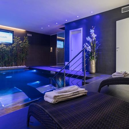 Luxury Villa Spa モンデッロ エクステリア 写真