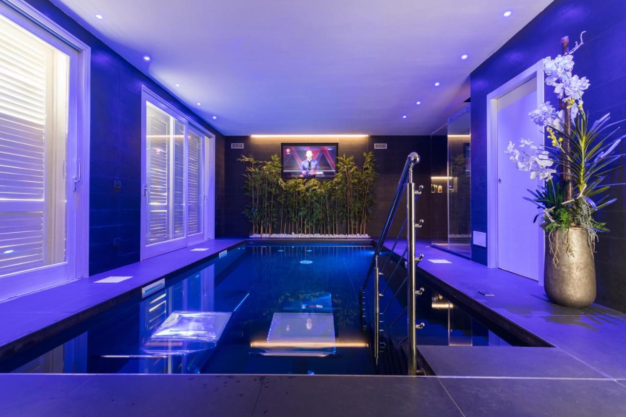 Luxury Villa Spa モンデッロ エクステリア 写真