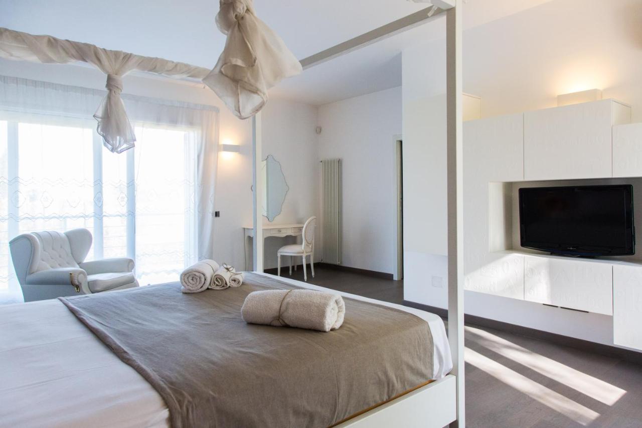 Luxury Villa Spa モンデッロ エクステリア 写真