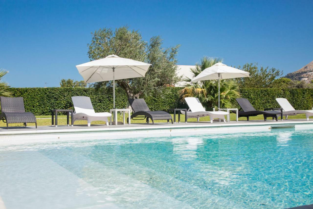 Luxury Villa Spa モンデッロ エクステリア 写真