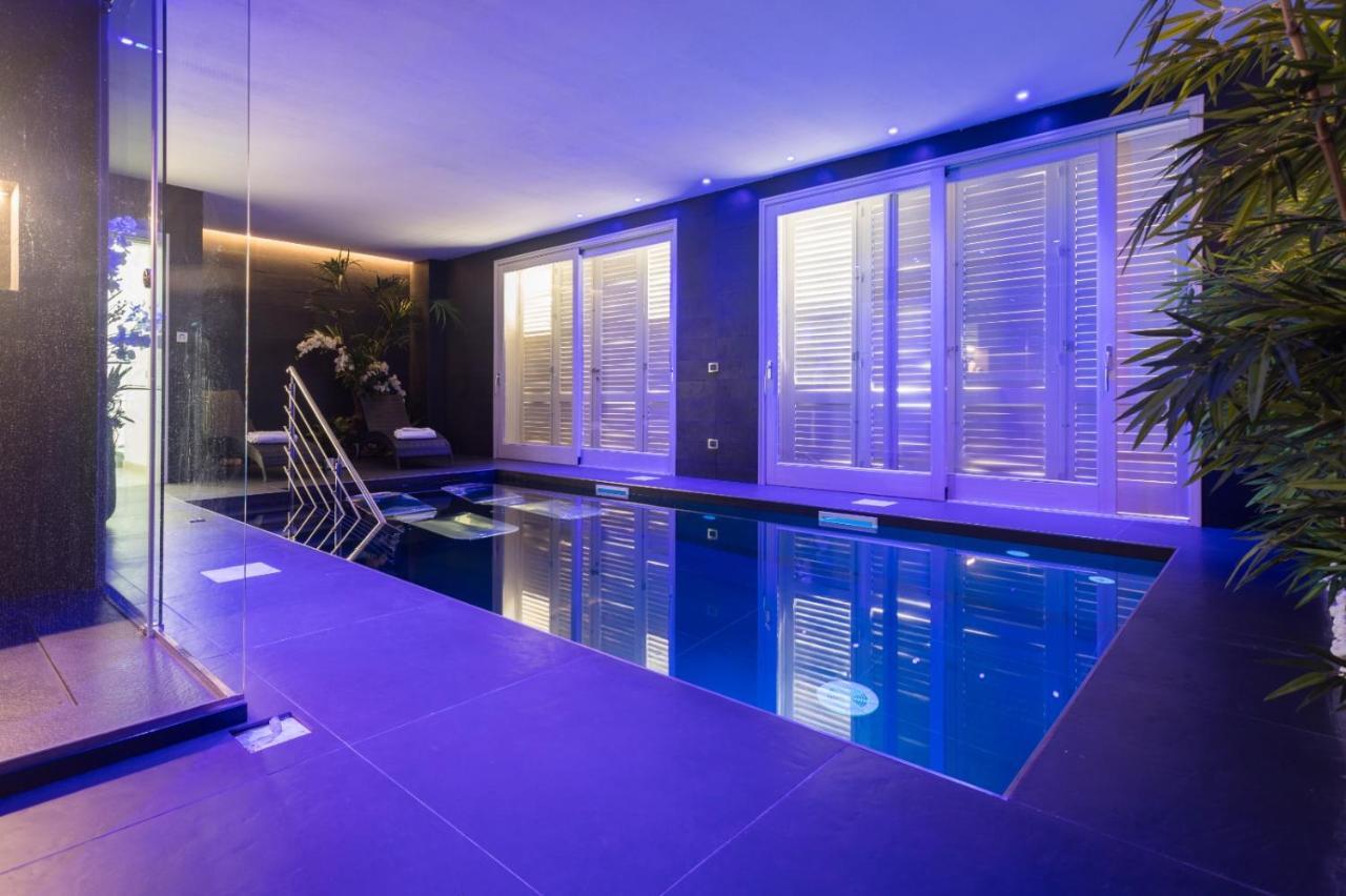 Luxury Villa Spa モンデッロ エクステリア 写真