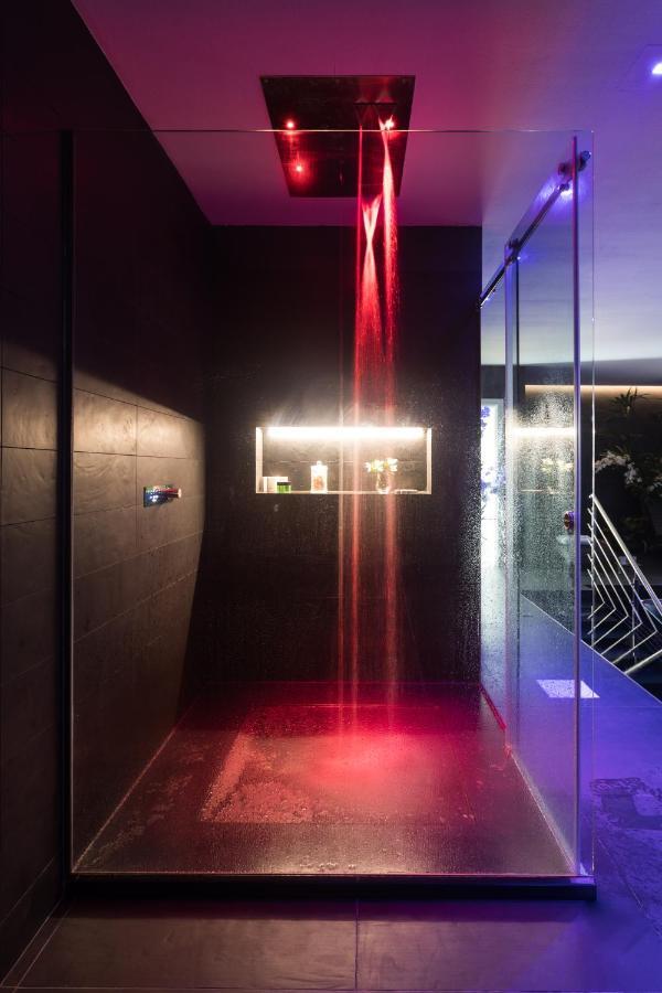 Luxury Villa Spa モンデッロ エクステリア 写真