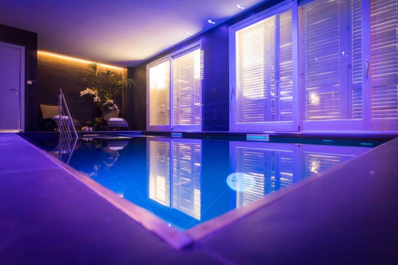 Luxury Villa Spa モンデッロ エクステリア 写真